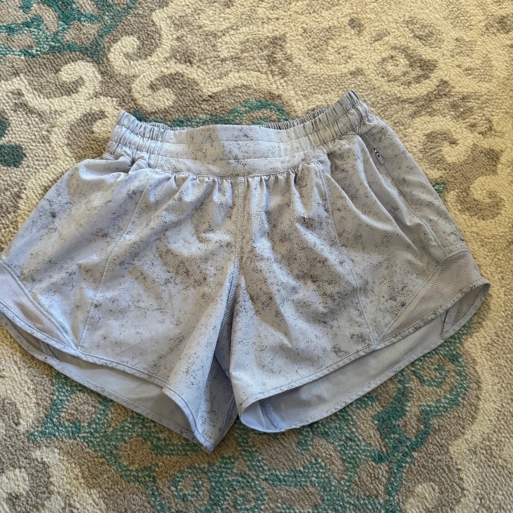 Lululemon hotty hot shorts mid rise
